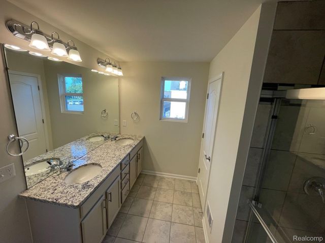 22470 Woodbridge Lane 28, Novi, MI 48375