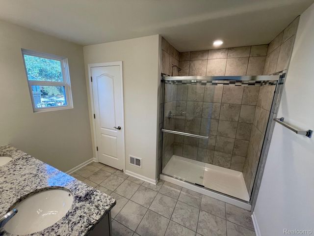 22470 Woodbridge Lane 28, Novi, MI 48375