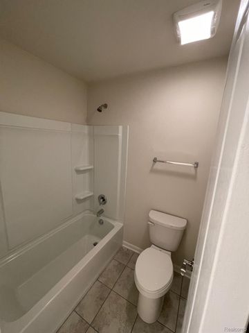 22470 Woodbridge Lane 28, Novi, MI 48375