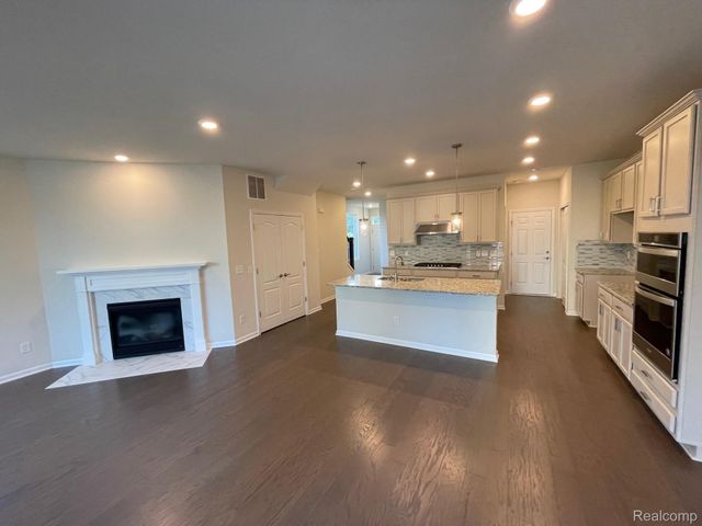 22470 Woodbridge Lane 28, Novi, MI 48375