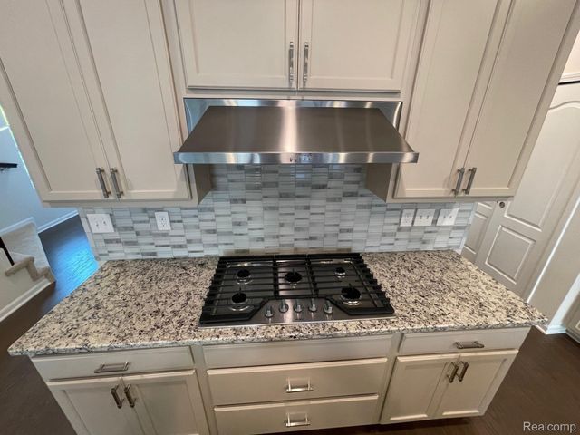 22470 Woodbridge Lane 28, Novi, MI 48375