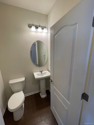 22470 Woodbridge Lane 28, Novi, MI 48375