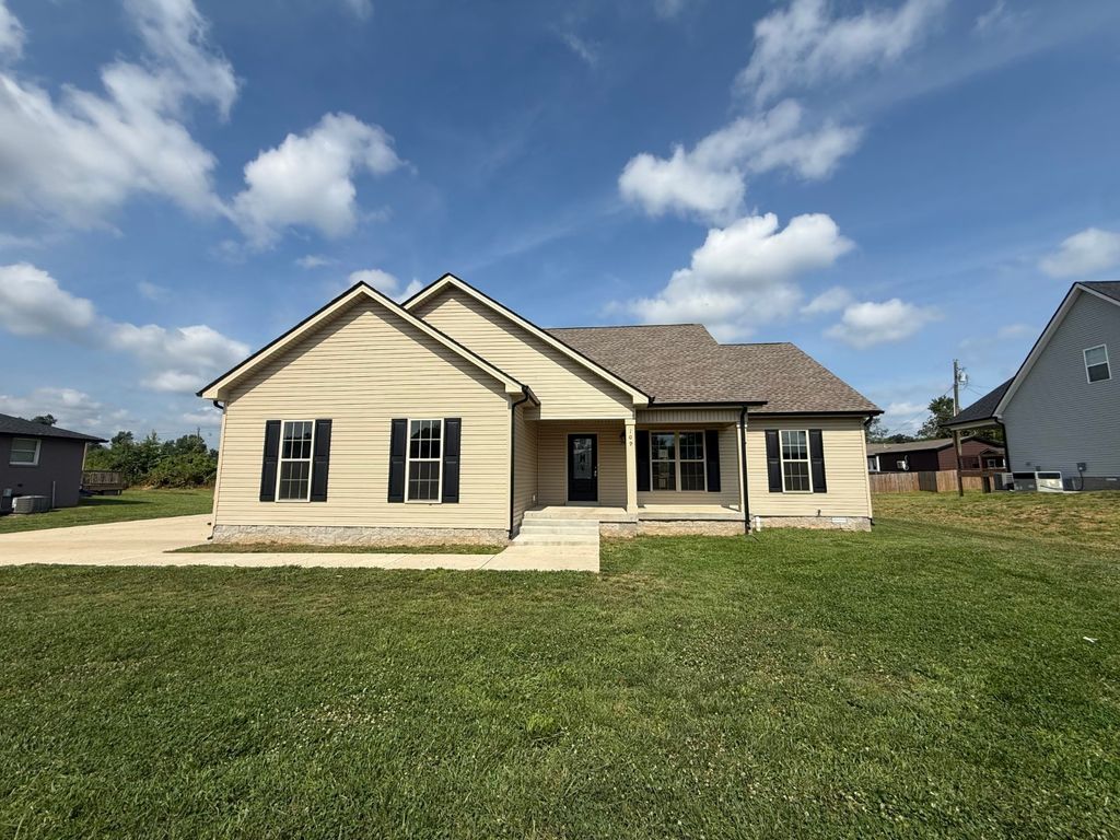 109 Morningside Dr, Clarksville, TN 37042
