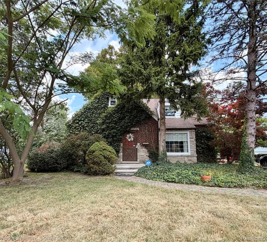 20695 Huntington Avenue, Harper Woods, MI 48225