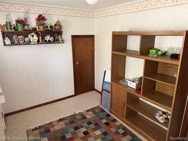 20695 Huntington Avenue, Harper Woods, MI 48225