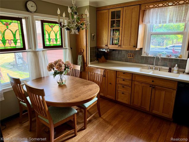 20695 Huntington Avenue, Harper Woods, MI 48225