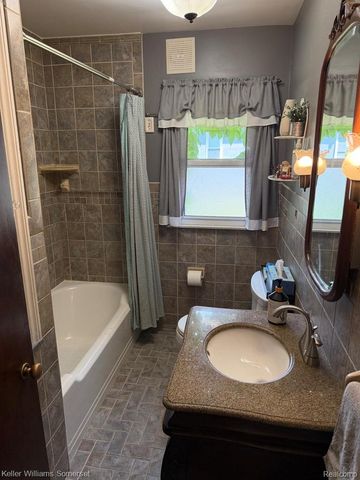 20695 Huntington Avenue, Harper Woods, MI 48225