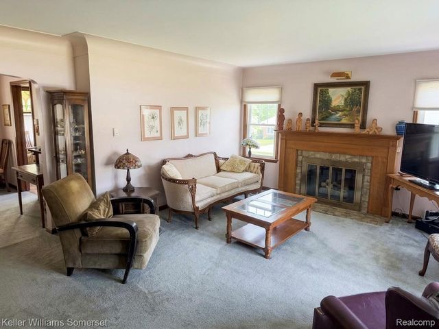 20695 Huntington Avenue, Harper Woods, MI 48225