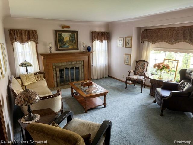 20695 Huntington Avenue, Harper Woods, MI 48225