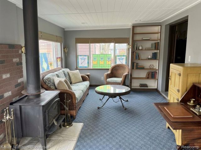 20695 Huntington Avenue, Harper Woods, MI 48225