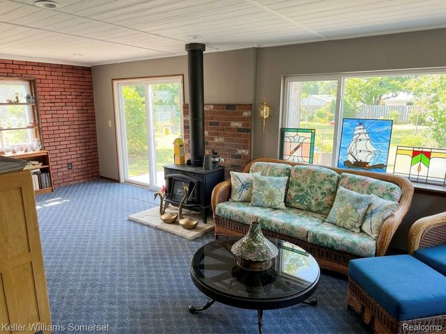 20695 Huntington Avenue, Harper Woods, MI 48225