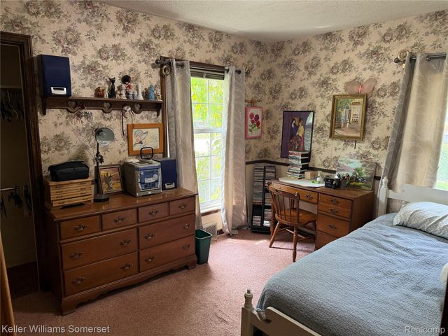20695 Huntington Avenue, Harper Woods, MI 48225