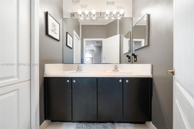 1097 NE 40th Rd, Homestead, FL 33033