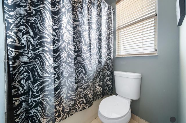 1097 NE 40th Rd, Homestead, FL 33033