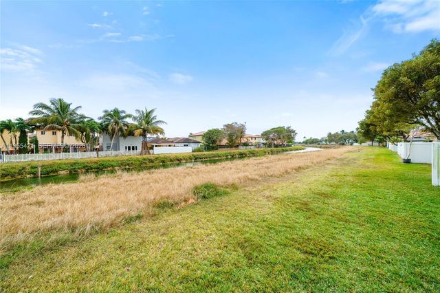 1097 NE 40th Rd, Homestead, FL 33033