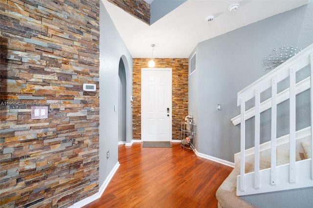 1097 NE 40th Rd, Homestead, FL 33033