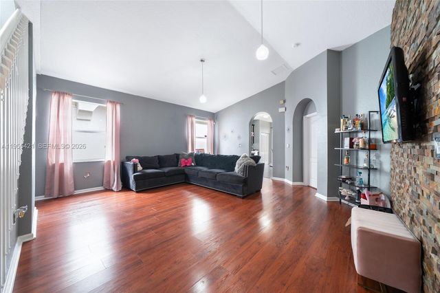 1097 NE 40th Rd, Homestead, FL 33033