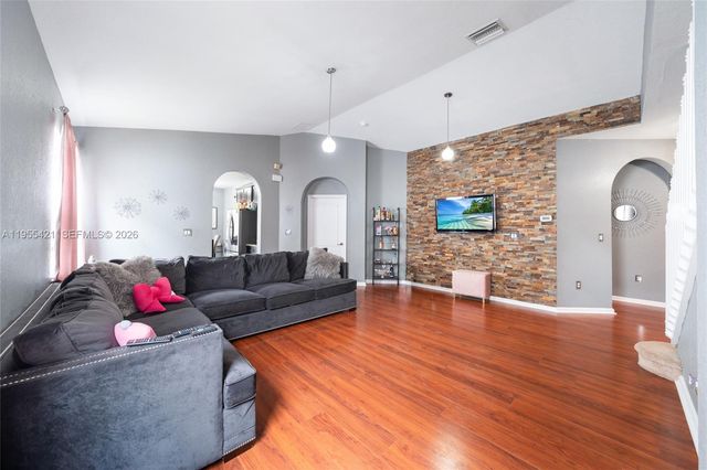 1097 NE 40th Rd, Homestead, FL 33033