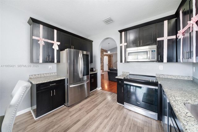 1097 NE 40th Rd, Homestead, FL 33033