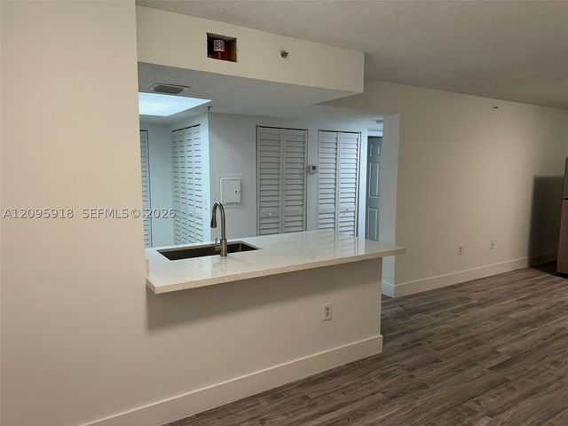 5001 Wiles Rd 207, Coconut Creek, FL 33073