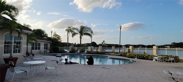 5001 Wiles Rd 207, Coconut Creek, FL 33073