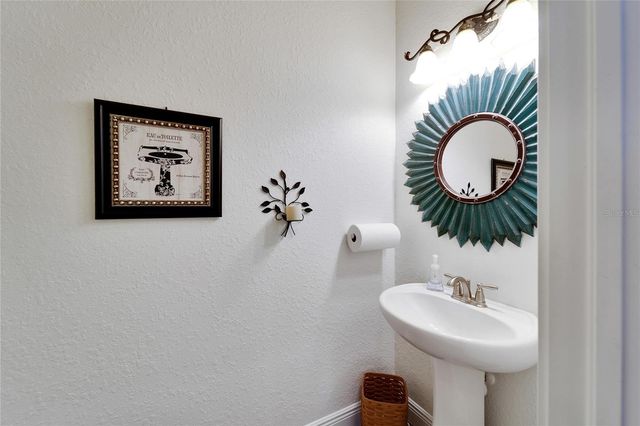 304 HAWK TALON DRIVE, Lithia, FL 33547