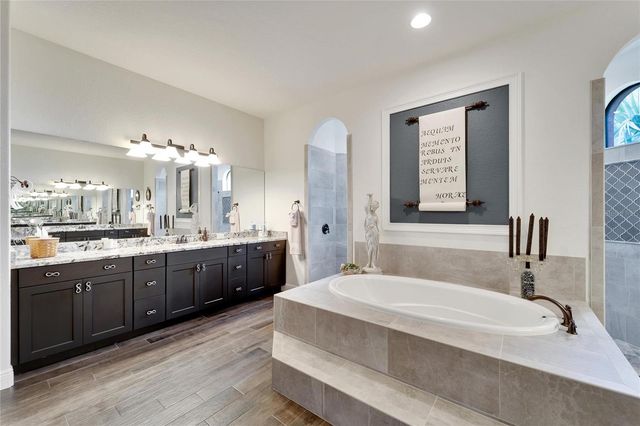 304 HAWK TALON DRIVE, Lithia, FL 33547