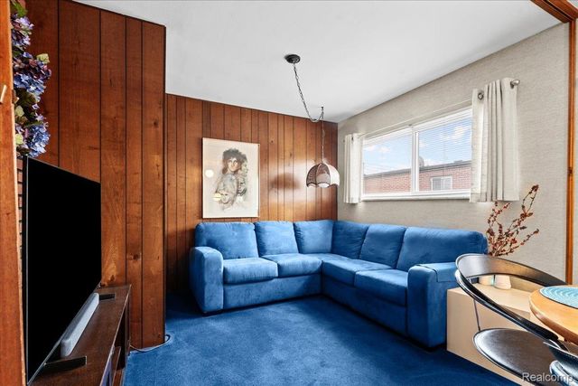 30124 Garry Avenue, Madison Heights, MI 48071