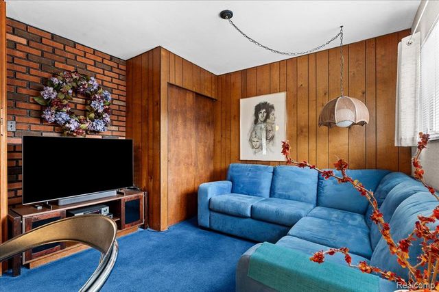 30124 Garry Avenue, Madison Heights, MI 48071