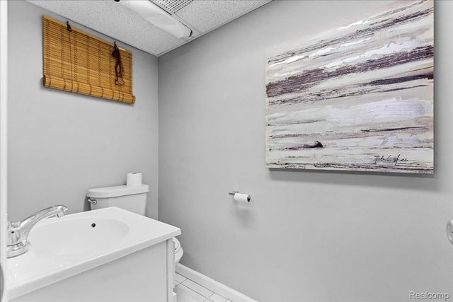 30124 Garry Avenue, Madison Heights, MI 48071