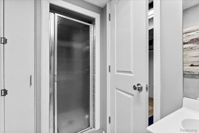 30124 Garry Avenue, Madison Heights, MI 48071