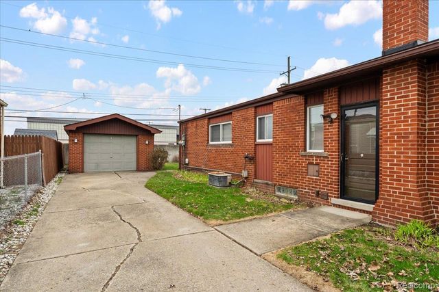 30124 Garry Avenue, Madison Heights, MI 48071