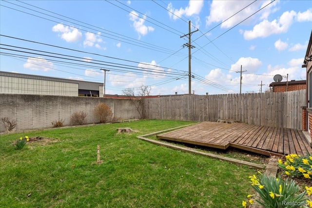 30124 Garry Avenue, Madison Heights, MI 48071