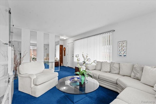 30124 Garry Avenue, Madison Heights, MI 48071