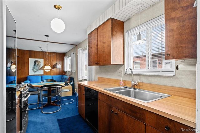 30124 Garry Avenue, Madison Heights, MI 48071