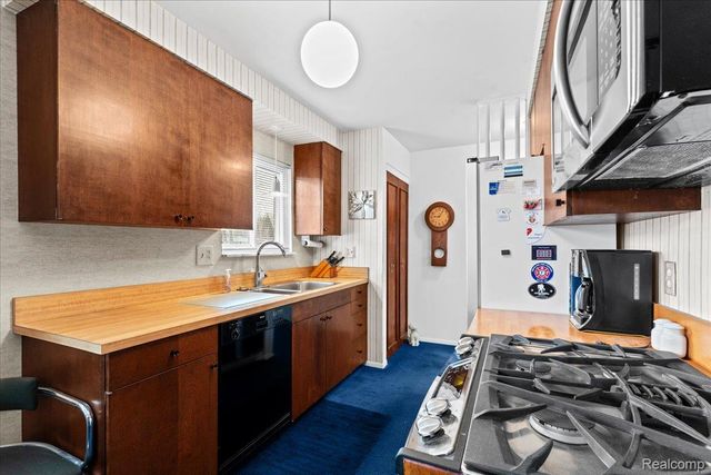 30124 Garry Avenue, Madison Heights, MI 48071