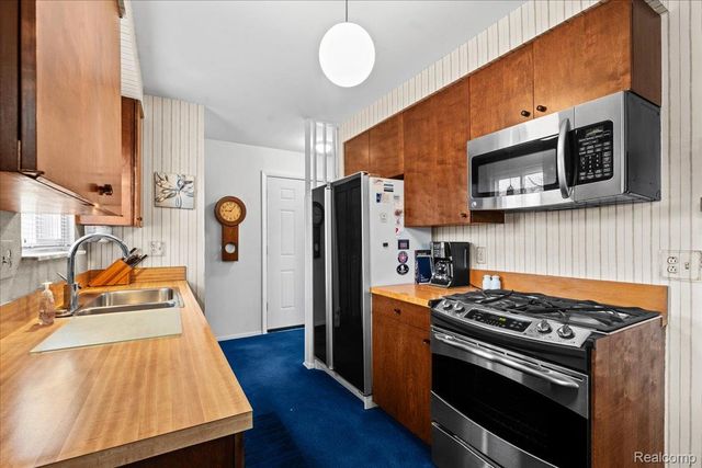 30124 Garry Avenue, Madison Heights, MI 48071