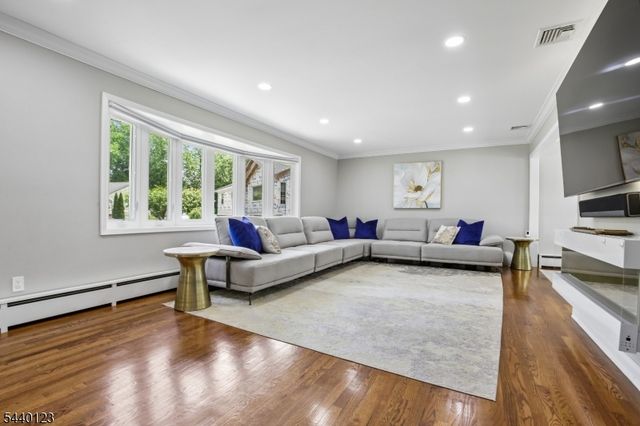 22 Woodhaven Rd, Parsippany-troy Hills Twp., NJ 07054
