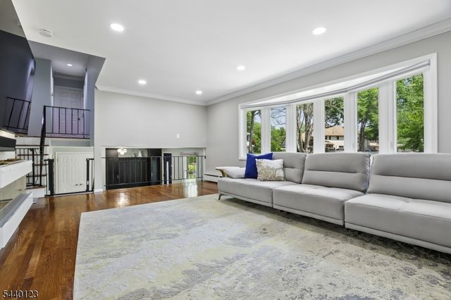 22 Woodhaven Rd, Parsippany-troy Hills Twp., NJ 07054