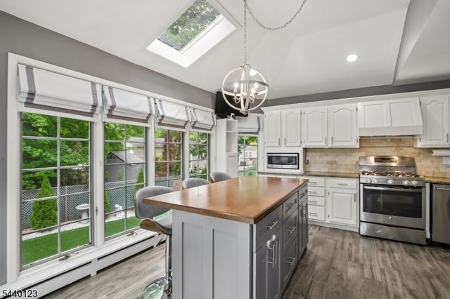 22 Woodhaven Rd, Parsippany-troy Hills Twp., NJ 07054