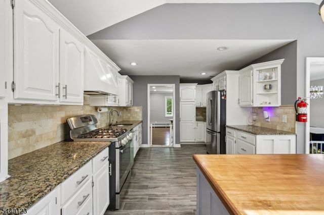 22 Woodhaven Rd, Parsippany-troy Hills Twp., NJ 07054