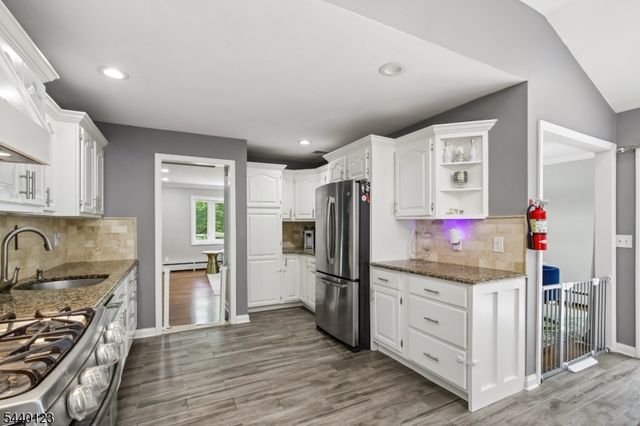 22 Woodhaven Rd, Parsippany-troy Hills Twp., NJ 07054