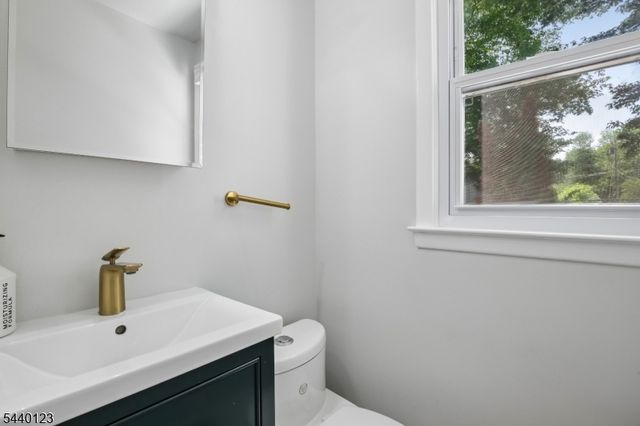 22 Woodhaven Rd, Parsippany-troy Hills Twp., NJ 07054
