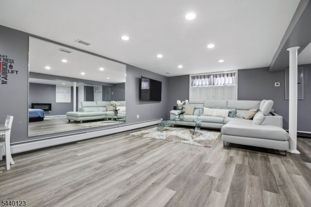 22 Woodhaven Rd, Parsippany-troy Hills Twp., NJ 07054