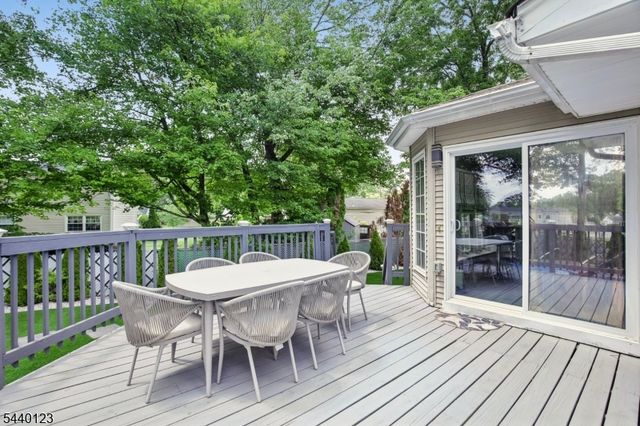 22 Woodhaven Rd, Parsippany-troy Hills Twp., NJ 07054