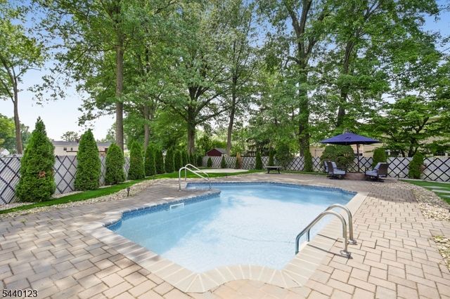 22 Woodhaven Rd, Parsippany-troy Hills Twp., NJ 07054