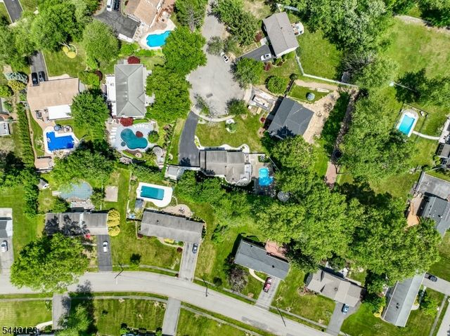 22 Woodhaven Rd, Parsippany-troy Hills Twp., NJ 07054