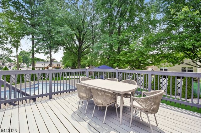 22 Woodhaven Rd, Parsippany-troy Hills Twp., NJ 07054