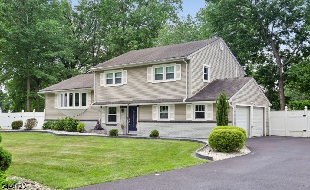 22 Woodhaven Rd, Parsippany-troy Hills Twp., NJ 07054