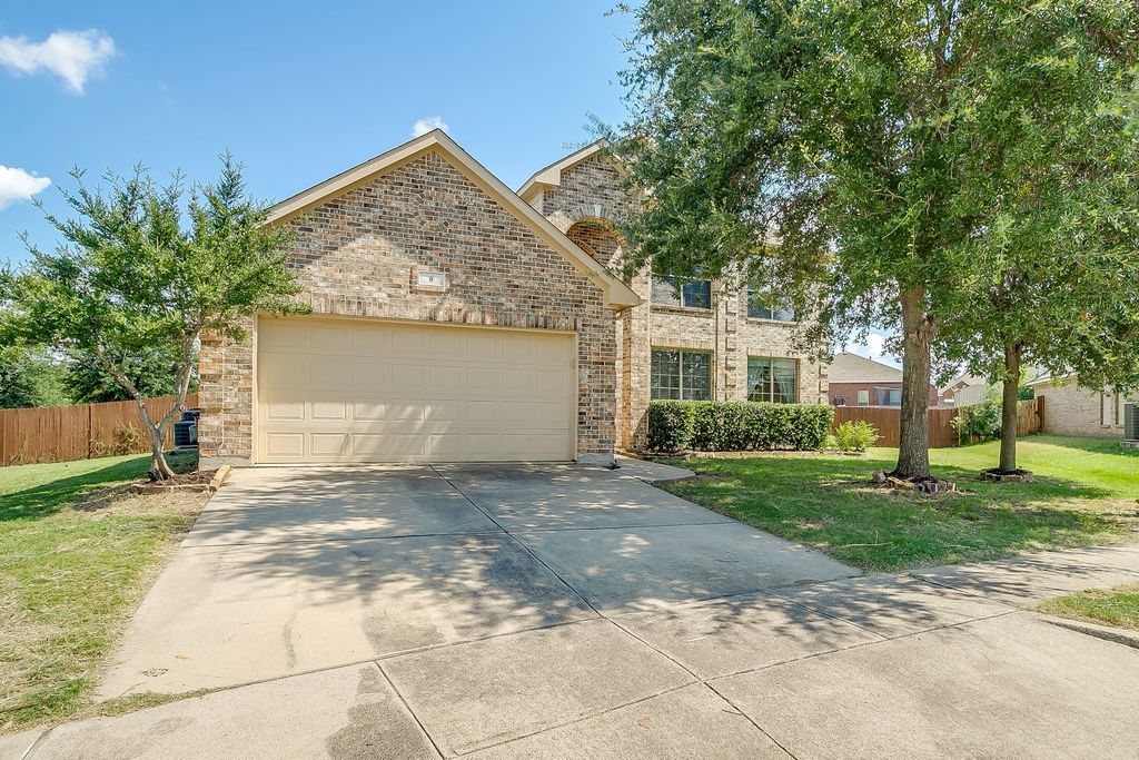 9 Tallwood Lane, Edgecliff Village, TX 76134